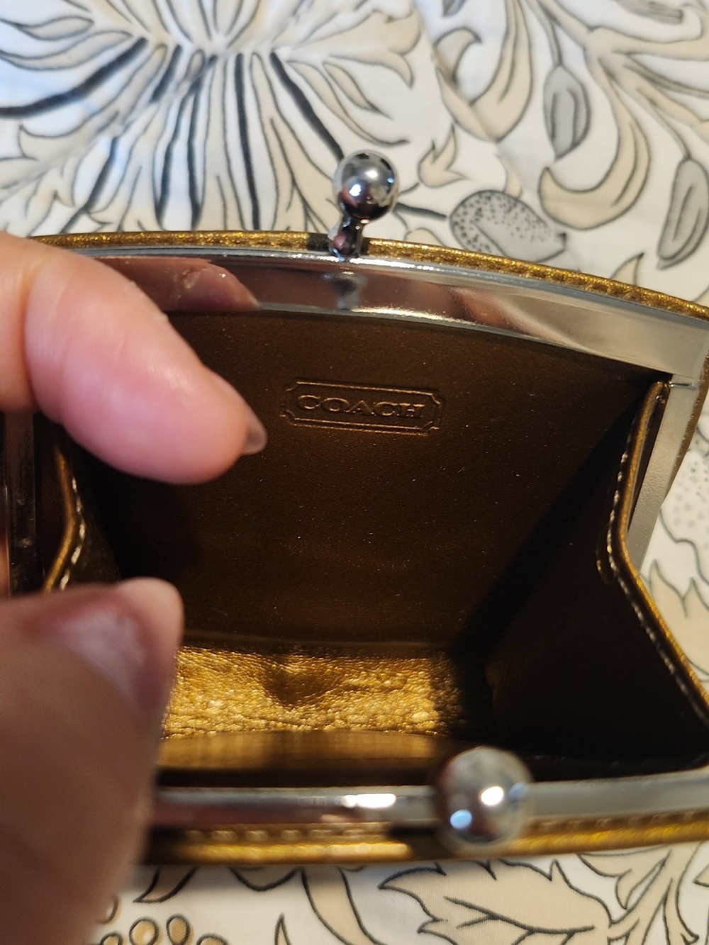 COACH Rare Metallic Gold Leather Kiss-Lock Coin Wallet - Picture 5 of 5